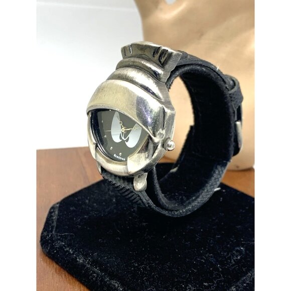 Armitron Women's Watch Marvin The Martian Vintage Quartz Leather Strap 30mm - Picture 2 of 13